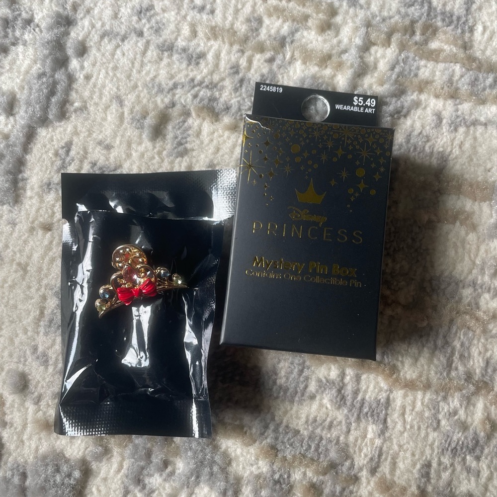 Mystery Princess Pin Box - Picture 3 of 4